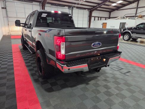Used 2017 Ford F250 Lariat w/ Lariat Ultimate Package image 28