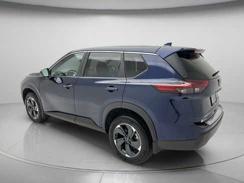 Used 2024 Nissan Rogue SV AWD/4WD image 4