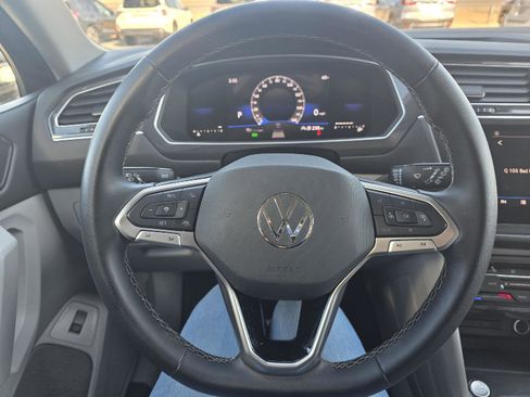 Used 2024 Volkswagen Tiguan SE image 9
