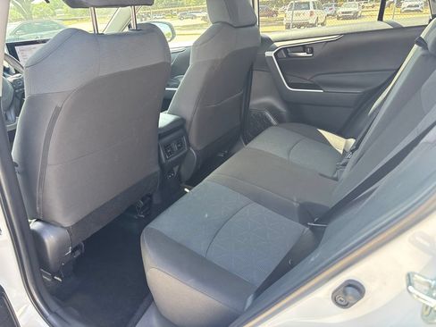 Used 2025 Toyota RAV4 XLE AWD/4WD image 11