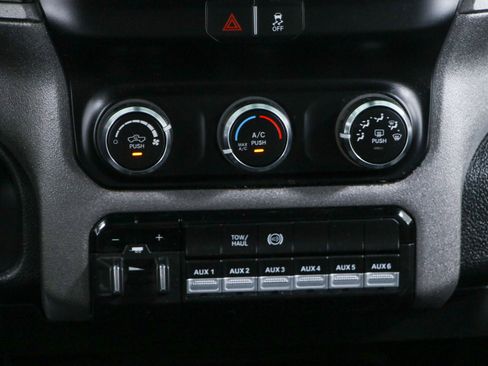 Used 2024 RAM 2500 Tradesman w/ Chrome Appearance Group AWD/4WD image 21