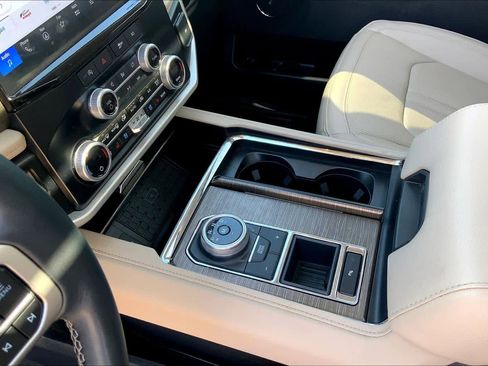 Certified 2024 Ford Expedition Limited image 17