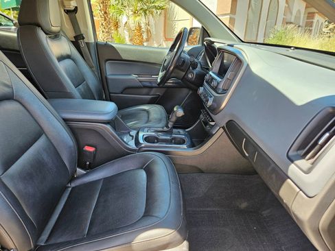 Used 2019 Chevrolet Colorado Z71 w/ Z71 Midnight Edition AWD/4WD image 16