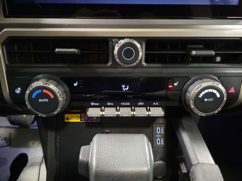 Used 2024 Toyota Tacoma TRD Off-Road w/ TRD Off Road Upgrade Package image 20