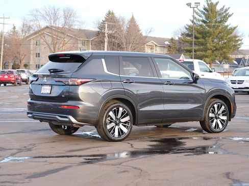 New 2026 Mitsubishi Outlander SE image 3