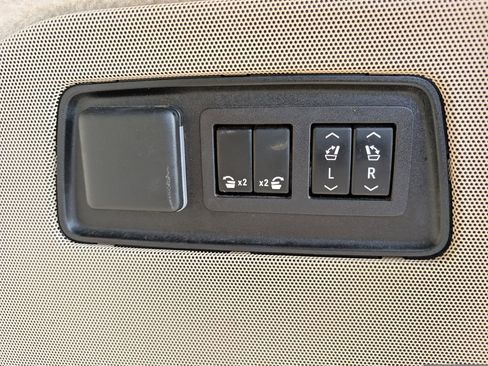 Used 2023 Cadillac Escalade ESV Premium Luxury w/ Performance Package image 20