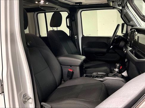 Used 2022 Jeep Wrangler Unlimited Sahara w/ Cold Weather Group image 10