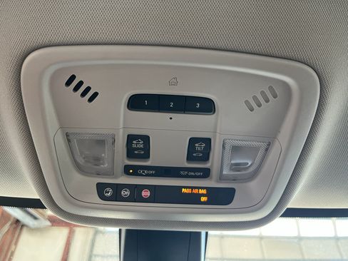 Used 2019 Chevrolet Traverse Premier w/ Driver Confidence II Package FWD image 27