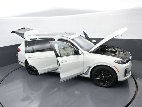 Used 2022 BMW X7 xDrive40i w/ Executive Package AWD/4WD image 38