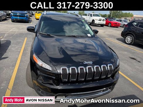 Used 2017 Jeep Cherokee Limited AWD/4WD image 2