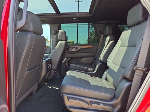 Used 2025 GMC Yukon Denali w/ Sun & Power Step Package AWD/4WD image 13