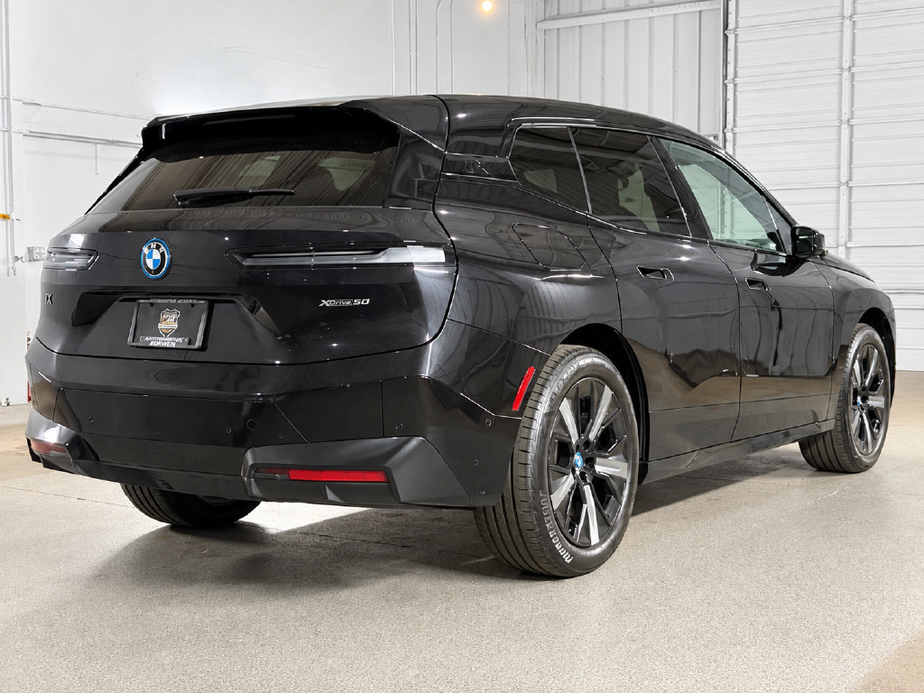 Used 2023 BMW iX xDrive50 w/ Sport Package AWD/4WD image 9