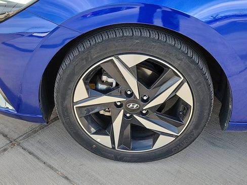 Used 2023 Hyundai Elantra Limited image 7