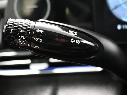 Used 2025 Hyundai Elantra Limited FWD image 24
