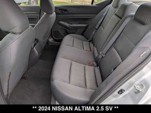 Used 2024 Nissan Altima 2.5 SV FWD image 3
