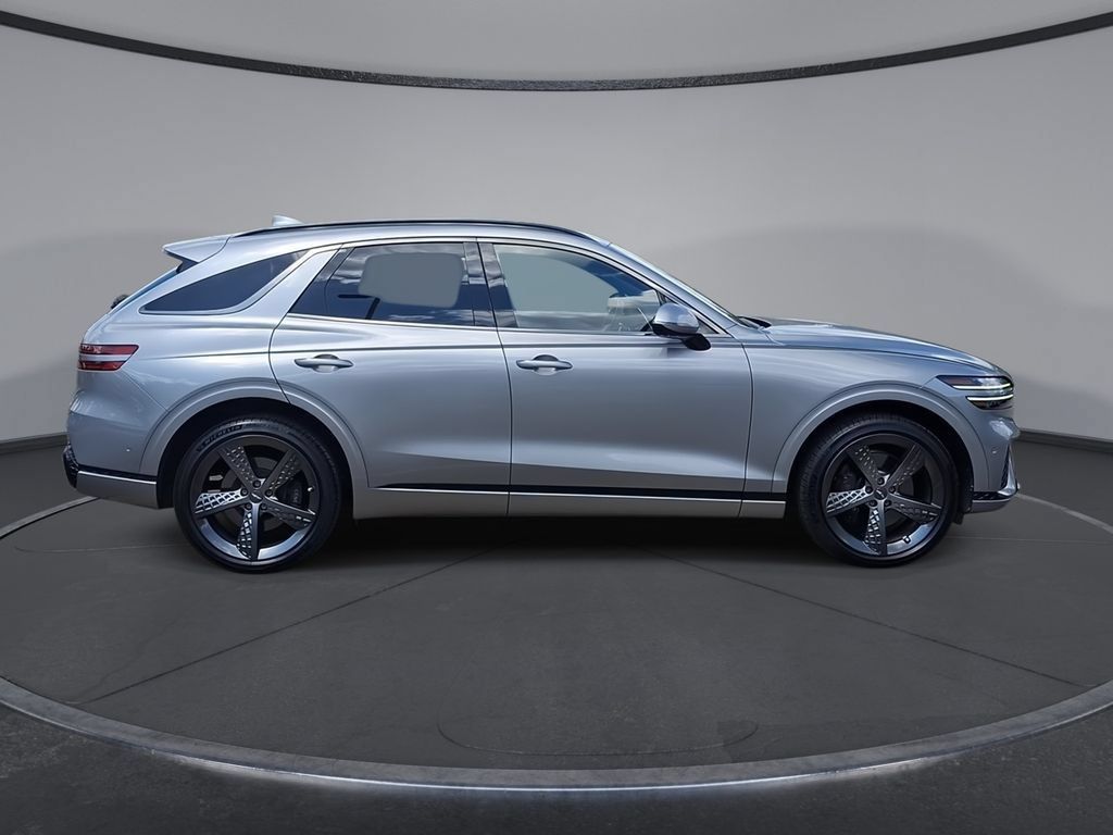 Used 2023 Genesis GV70 2.5T w/ Sport Prestige Package AWD/4WD image 5