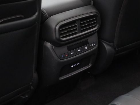 Used 2024 Honda Pilot Touring image 11