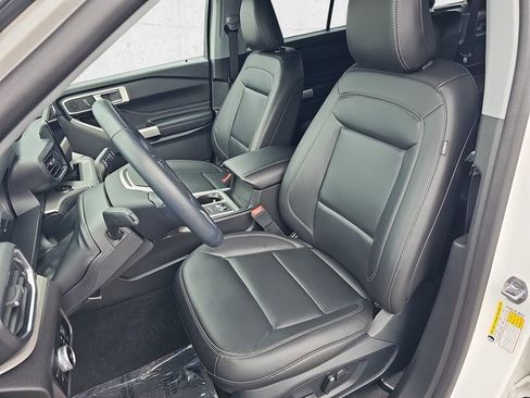 Used 2022 Ford Explorer XLT w/ Equipment Group 202A image 17