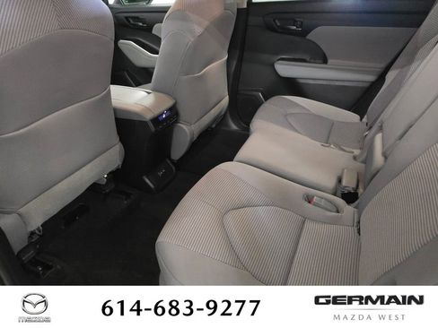 Used 2023 Toyota Highlander LE FWD image 21