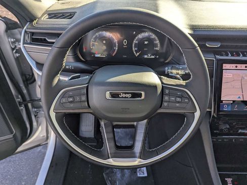 New 2025 Jeep Grand Cherokee L Limited w/ Black Appearance Package AWD/4WD image 8