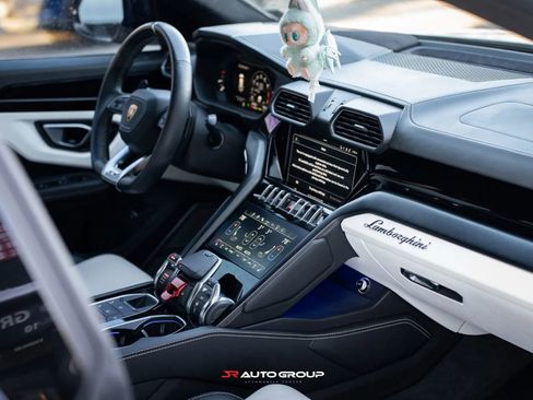 Used 2022 Lamborghini Urus image 22