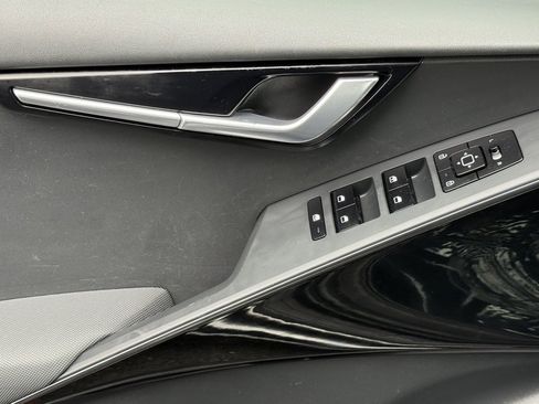 Used 2023 Kia Niro EX w/ EX Cold Weather Package image 14