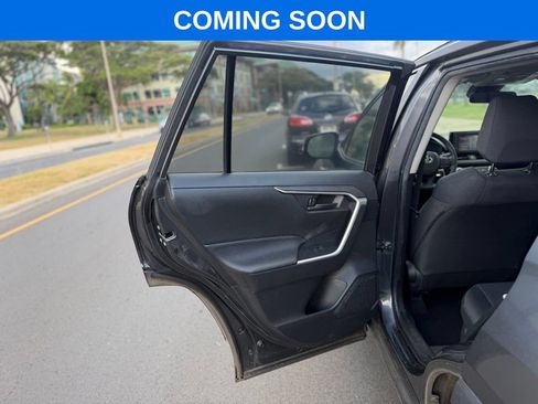 Used 2021 Toyota RAV4 LE AWD/4WD image 12