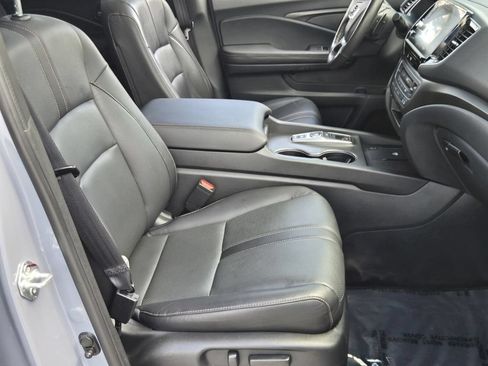 Used 2025 Honda Ridgeline TrailSport image 16