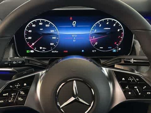 Used 2025 Mercedes-Benz GLC 300 4MATIC image 18