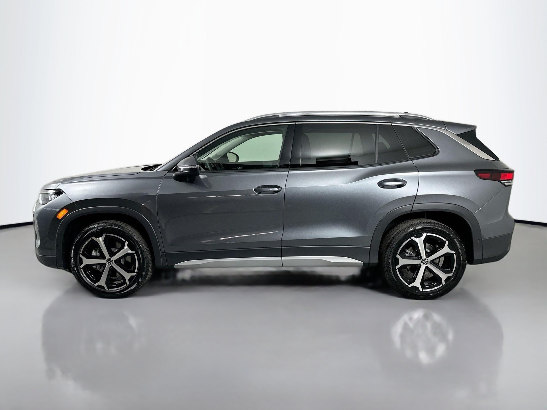 Certified 2026 Volkswagen Tiguan SE AWD/4WD image 8