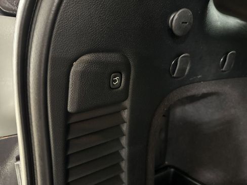 Used 2017 Jeep Grand Cherokee Limited w/ Luxury Group II image 32