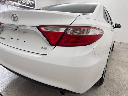 Used 2016 Toyota Camry LE image 21