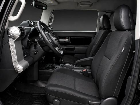 Used 2013 Toyota FJ Cruiser 4WD w/ Upgrade Pkg image 11