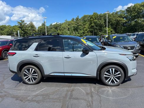 Certified 2023 Nissan Pathfinder Platinum AWD/4WD image 8
