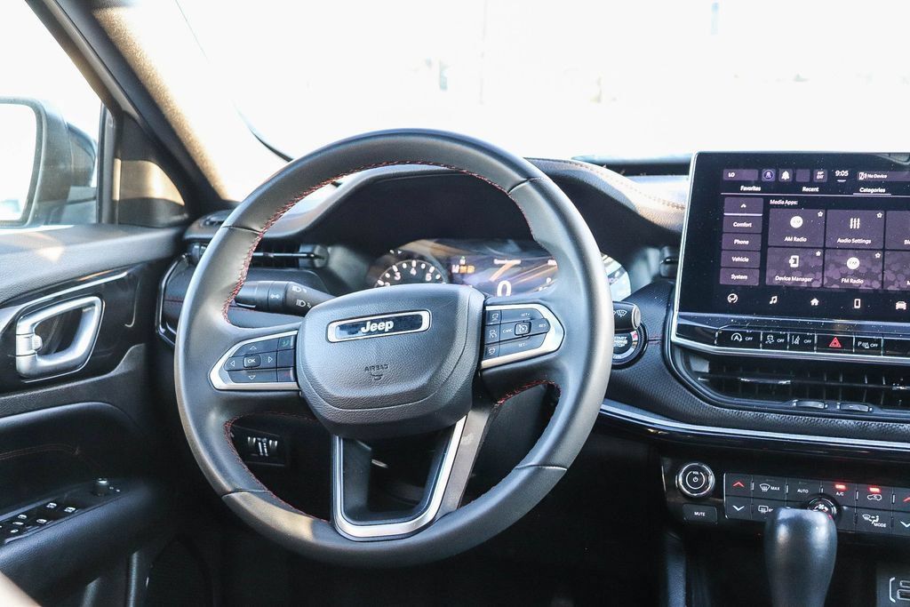 Used 2024 Jeep Compass Trailhawk AWD/4WD image 17
