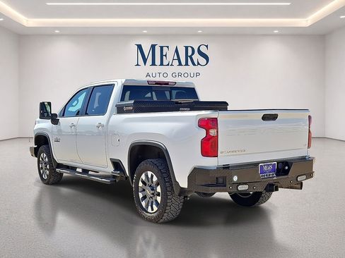 Used 2024 Chevrolet Silverado 2500 LT w/ Texas Edition AWD/4WD image 3