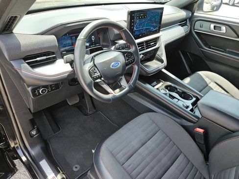 Used 2025 Ford Explorer ST-Line w/ ST-Line Street Pack AWD/4WD image 13