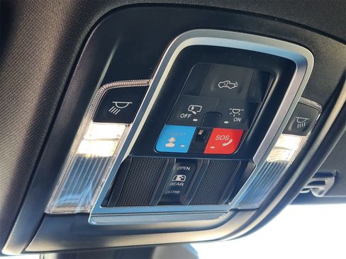 Used 2025 RAM 1500 Laramie image 24