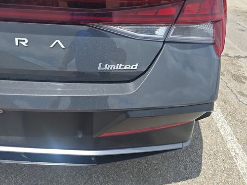 Used 2024 Hyundai Elantra Limited FWD image 7