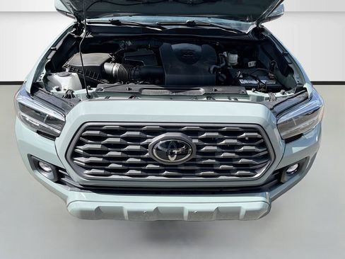 Used 2022 Toyota Tacoma TRD Sport w/ Technology Package image 29