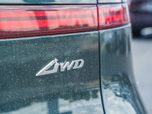 Used 2023 Genesis GV70 2.5T AWD/4WD image 10