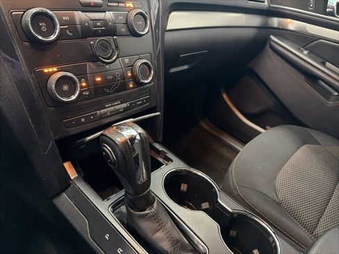 Used 2018 Ford Explorer XLT FWD image 23