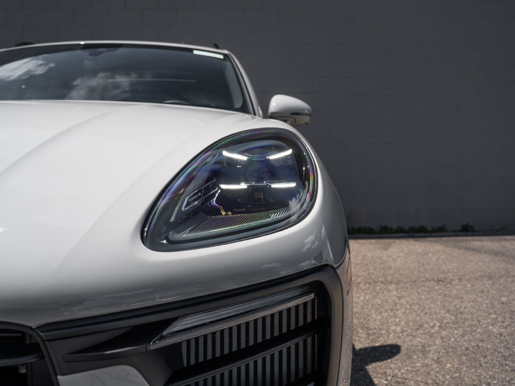 Used 2026 Porsche Macan S AWD/4WD image 11
