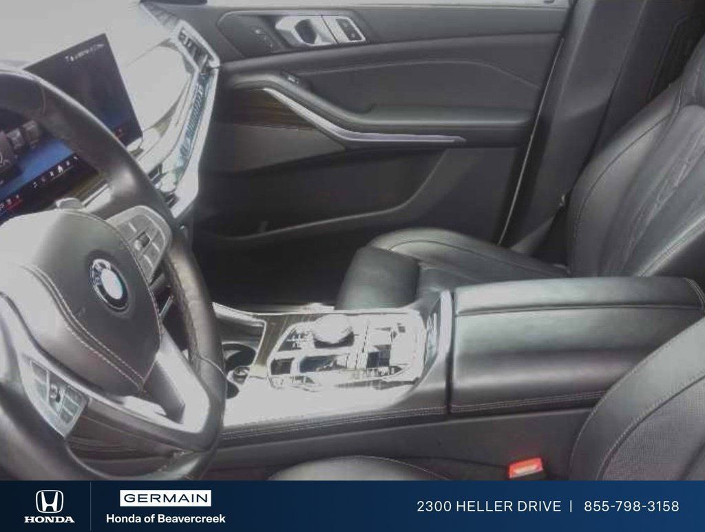 Used 2025 BMW X7 xDrive40i AWD/4WD image 3