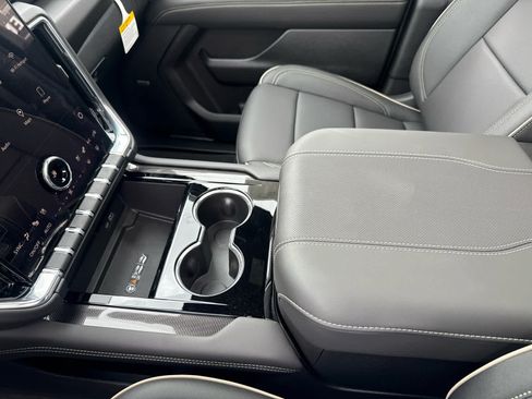 New 2026 GMC Yukon XL Elevation w/ Elevation Premium Package AWD/4WD image 20