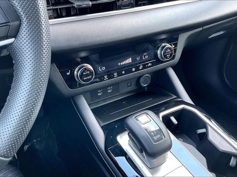 Used 2025 Mitsubishi Outlander SE FWD image 16