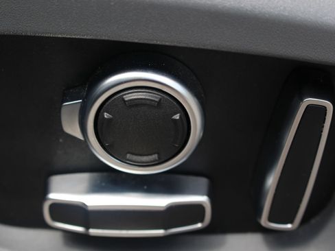 Used 2023 Land Rover Defender 130 X-Dynamic SE AWD/4WD image 24