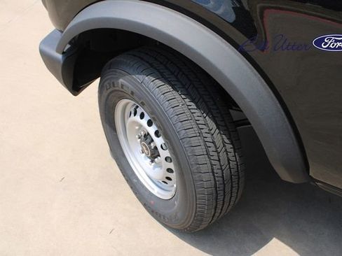 New 2025 Ford Bronco 4-Door image 5