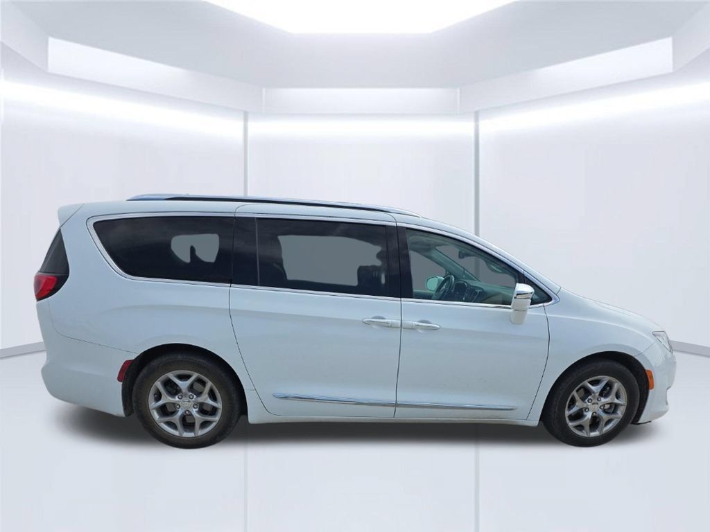 Used 2019 Chrysler Pacifica Limited FWD image 5