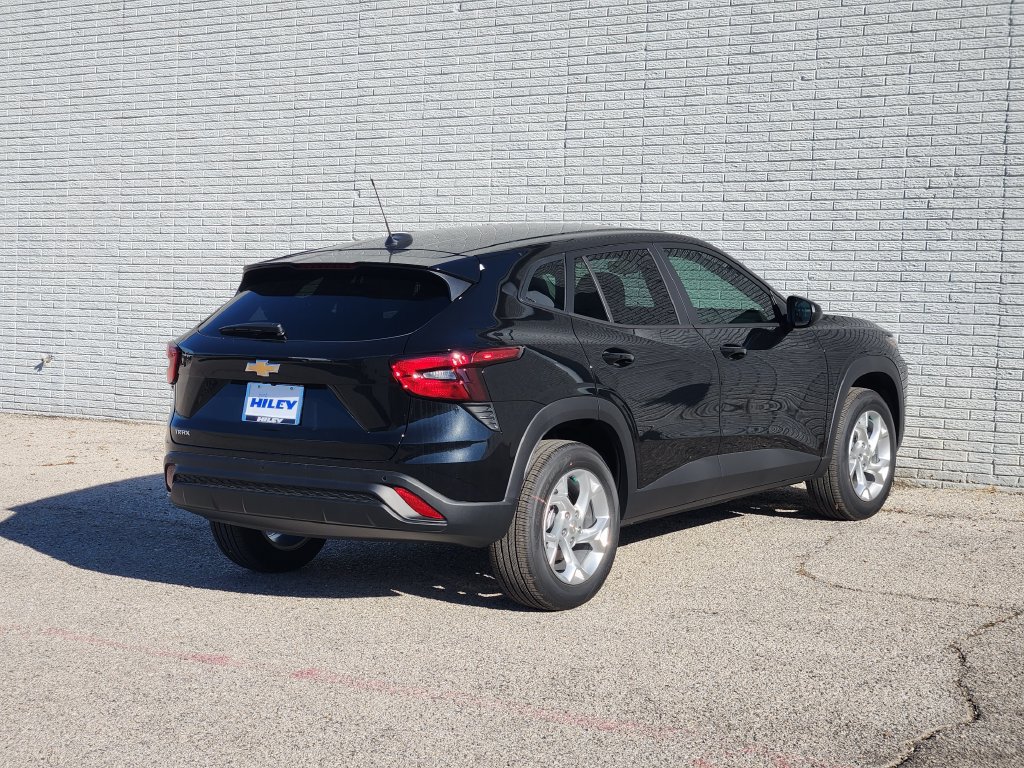 New 2026 Chevrolet Trax LS w/ LS Convenience Package FWD image 4